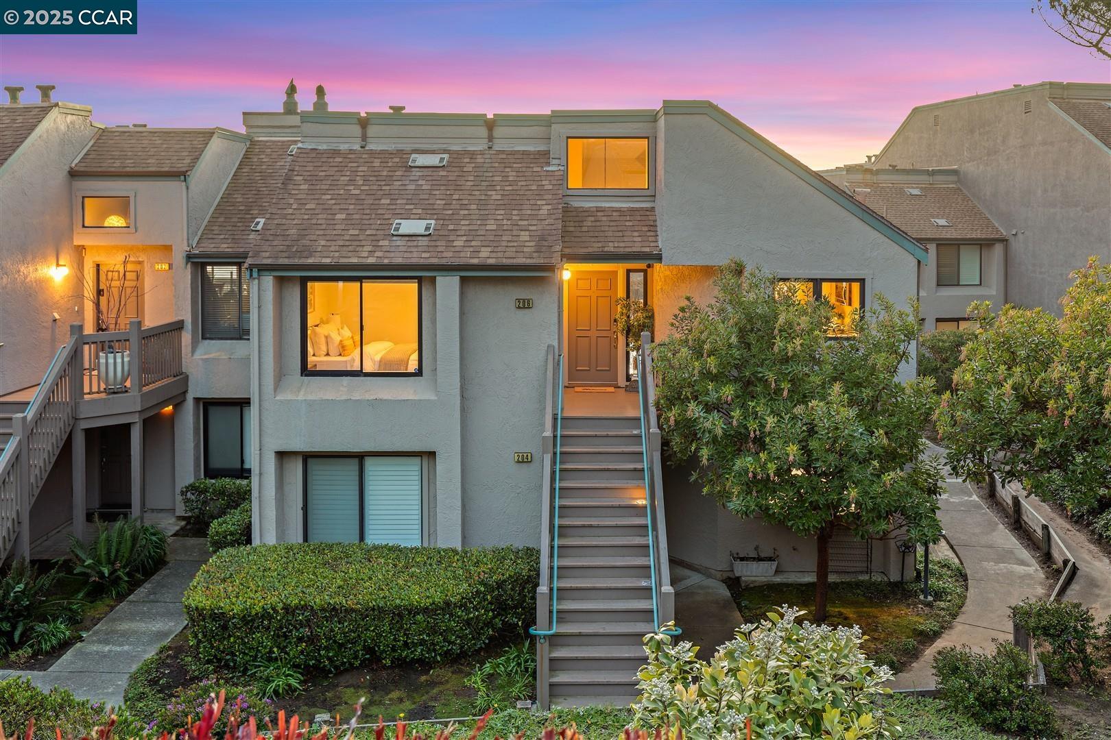Detail Gallery Image 16 of 20 For 206 Palmetto Ave, Pacifica,  CA 94044 - 2 Beds | 2 Baths