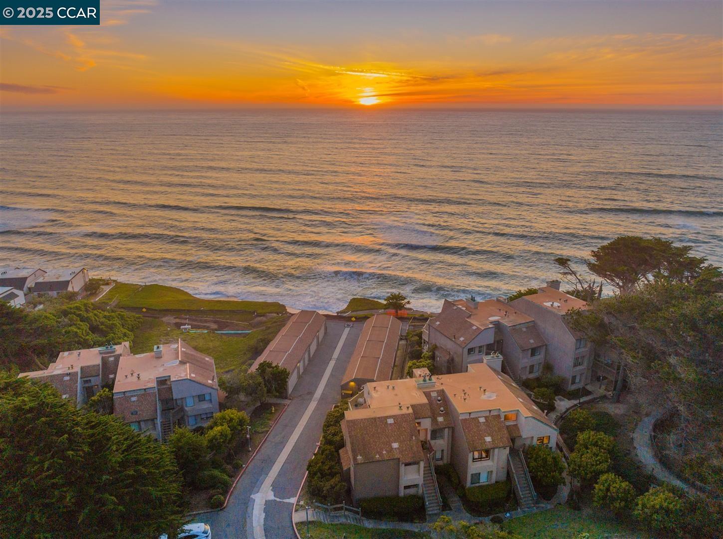 Detail Gallery Image 18 of 20 For 206 Palmetto Ave, Pacifica,  CA 94044 - 2 Beds | 2 Baths