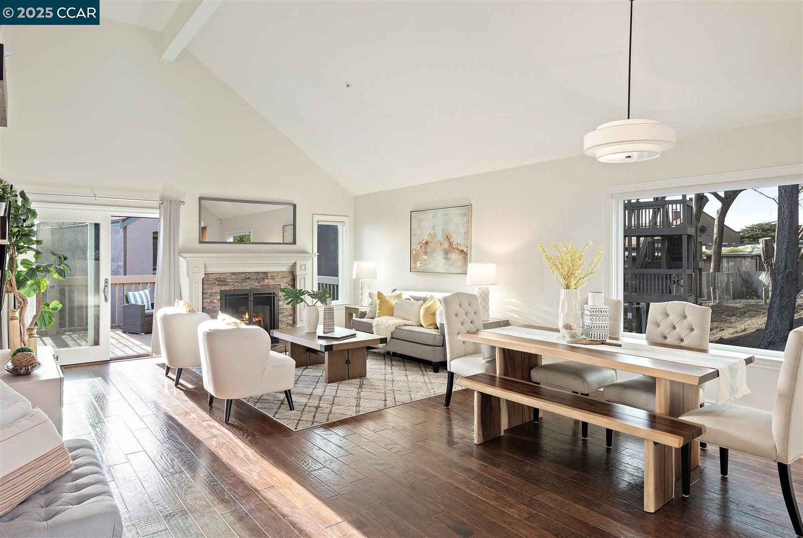 Detail Gallery Image 3 of 20 For 206 Palmetto Ave, Pacifica,  CA 94044 - 2 Beds | 2 Baths