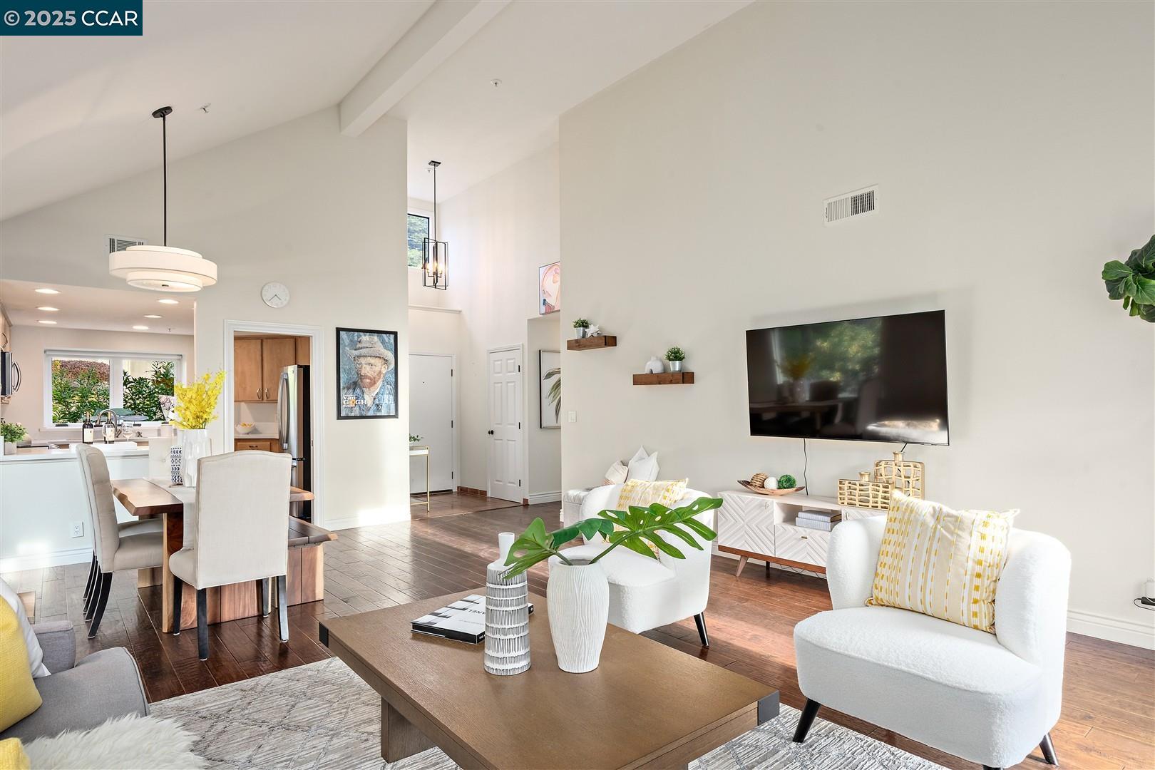 Detail Gallery Image 4 of 20 For 206 Palmetto Ave, Pacifica,  CA 94044 - 2 Beds | 2 Baths