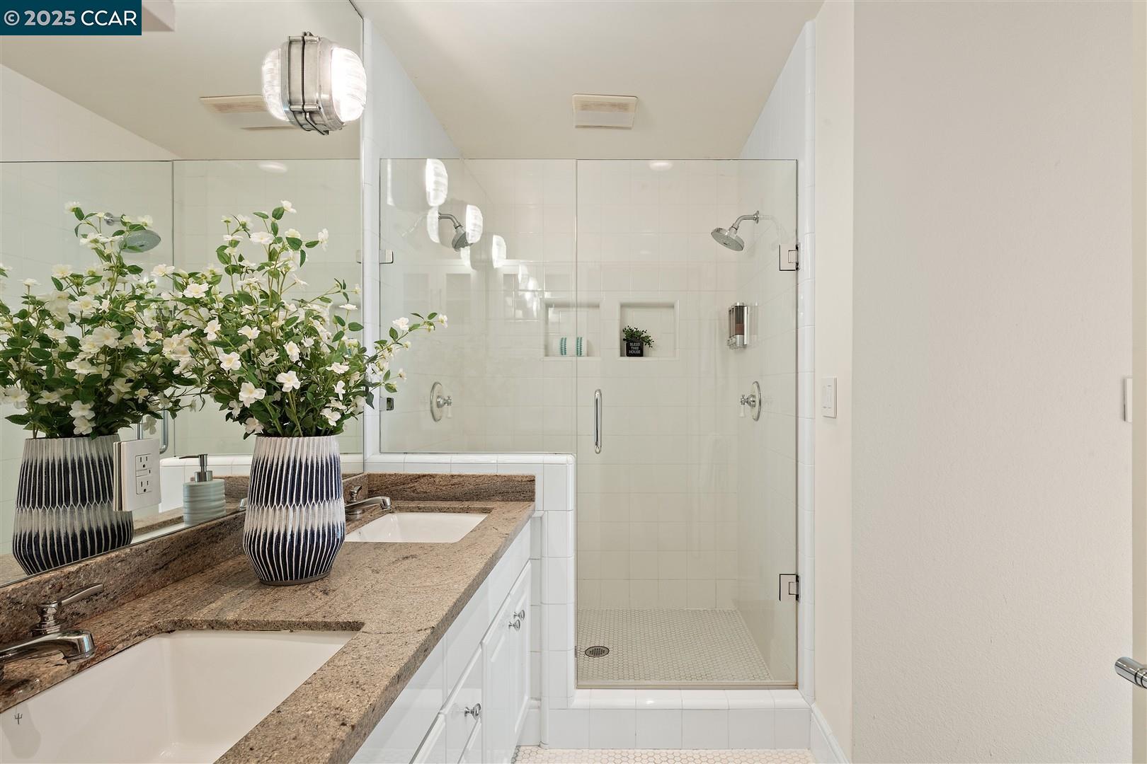 Detail Gallery Image 9 of 20 For 206 Palmetto Ave, Pacifica,  CA 94044 - 2 Beds | 2 Baths