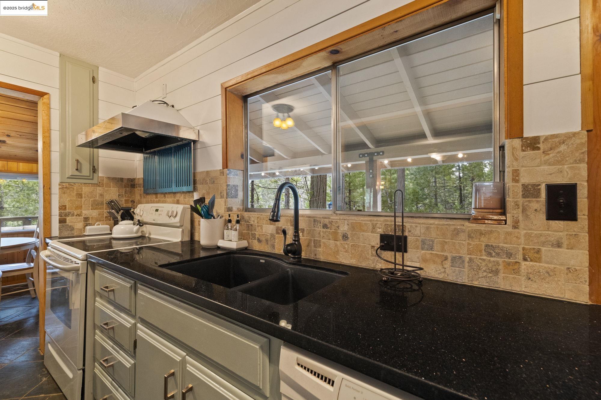 Detail Gallery Image 4 of 52 For 22782 Golf Club Drive, Twain Harte,  CA 95383 - 3 Beds | 2 Baths