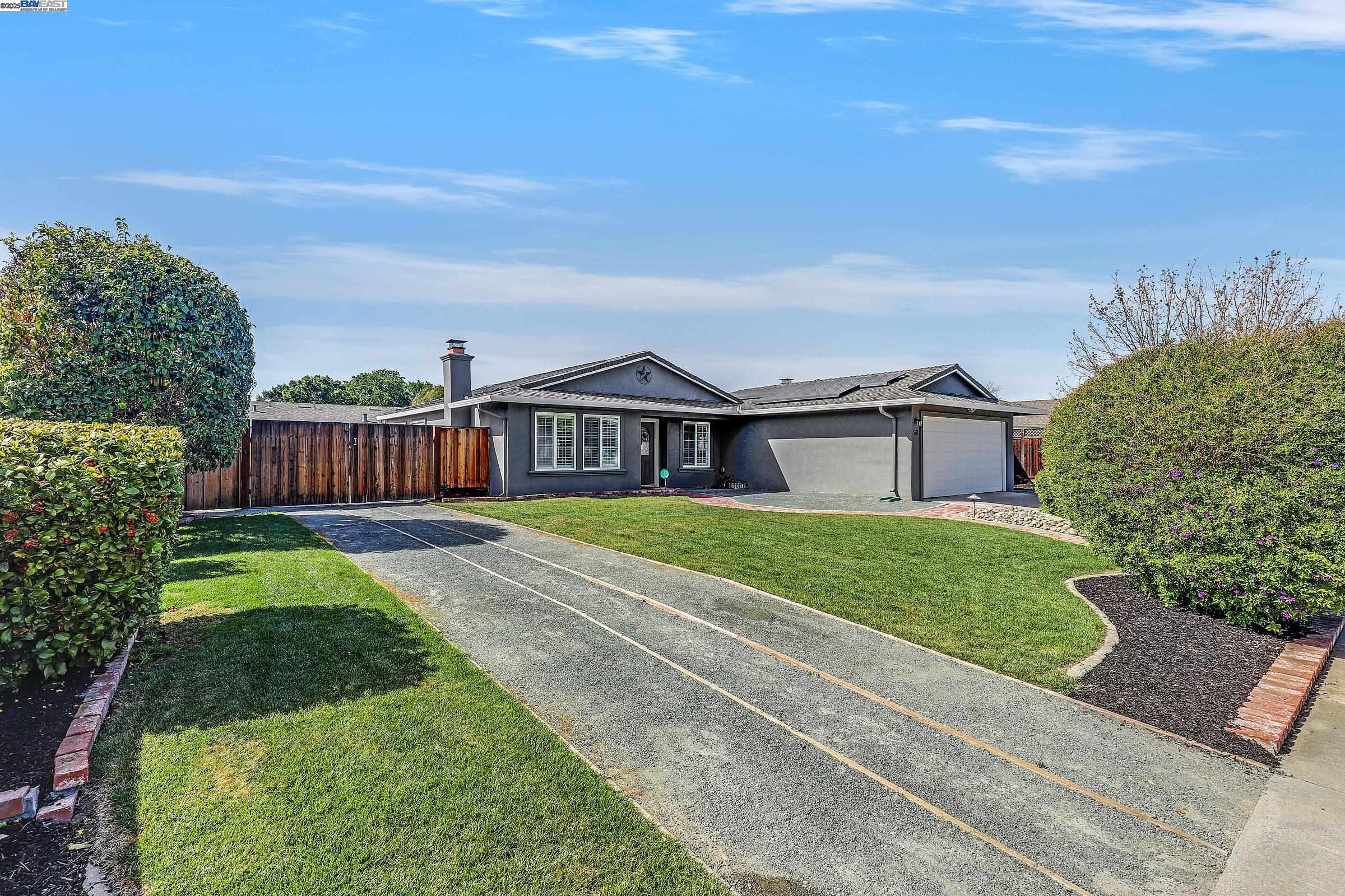 Detail Gallery Image 1 of 1 For 570 Yosemite Dr, Livermore,  CA 94551 - 5 Beds | 4 Baths