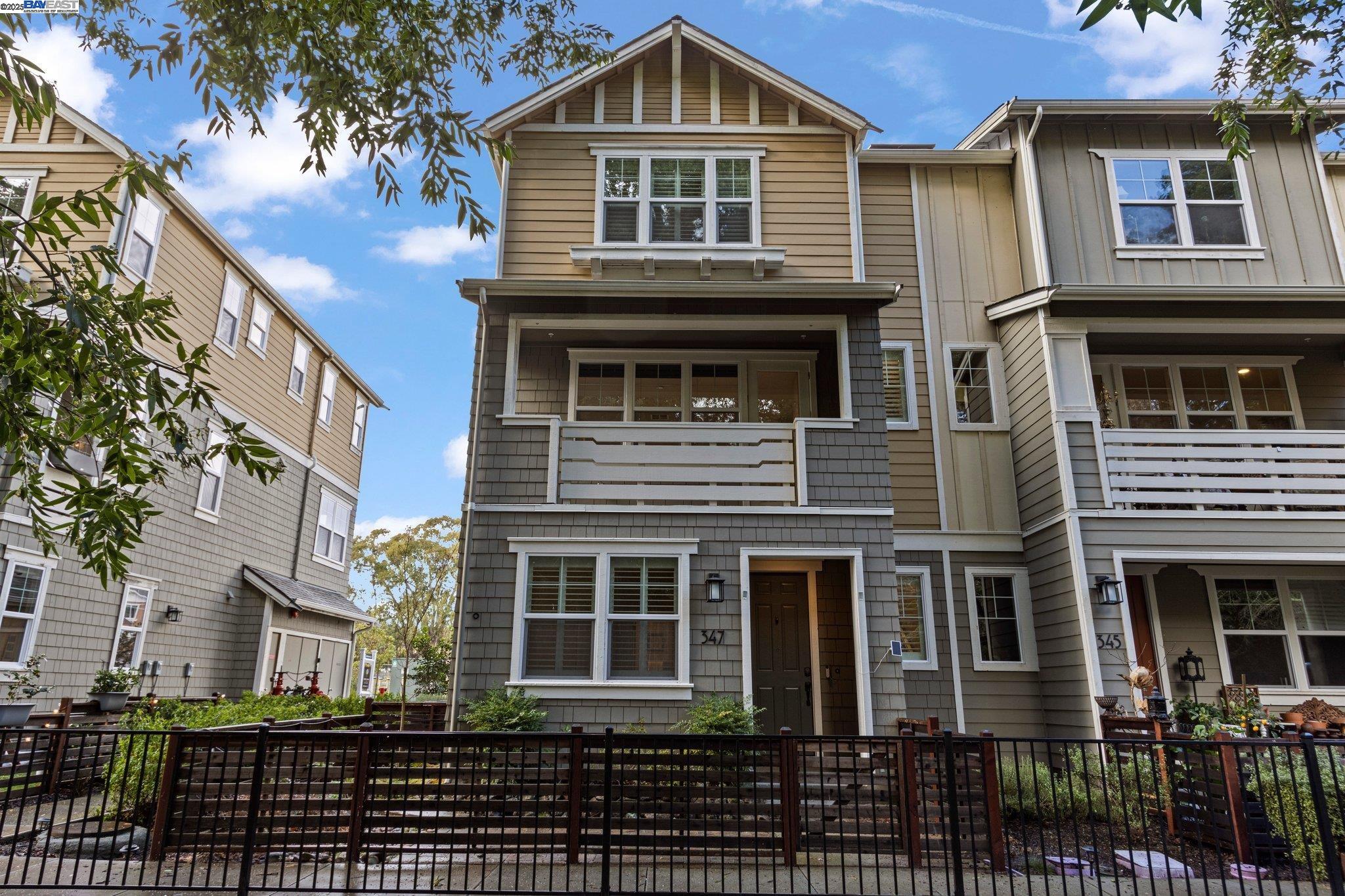 Detail Gallery Image 2 of 39 For 347 Skyforest Way, Scotts Valley,  CA 95066 - 4 Beds | 3/1 Baths