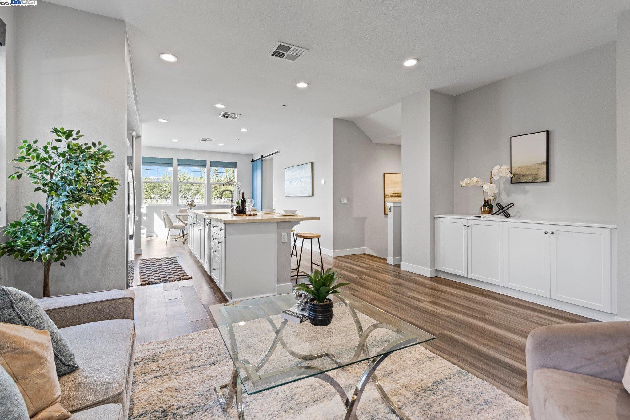 Detail Gallery Image 10 of 39 For 347 Skyforest Way, Scotts Valley,  CA 95066 - 4 Beds | 3/1 Baths