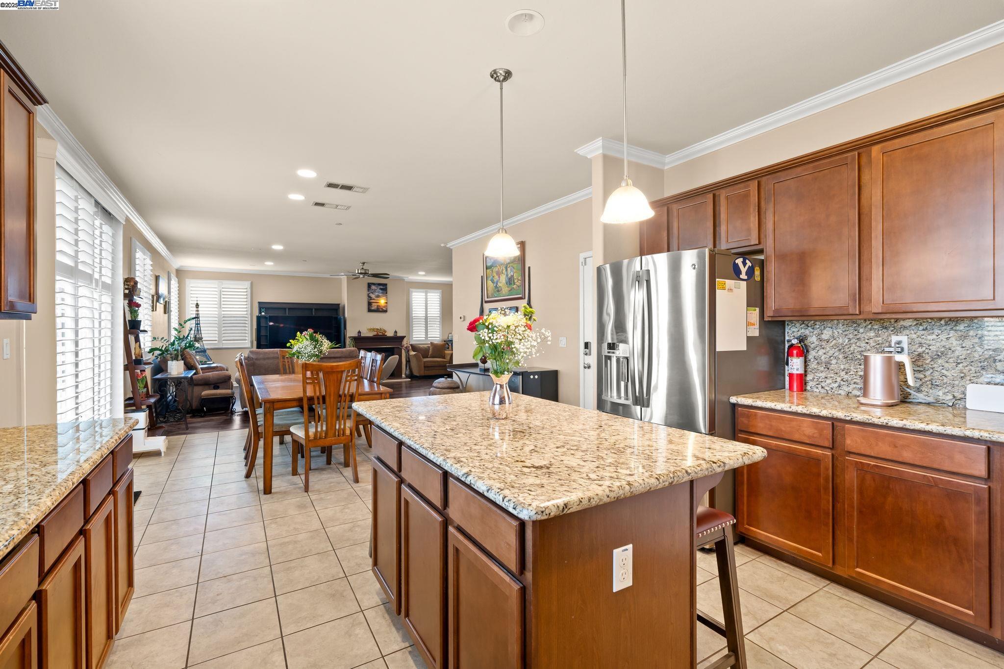 Detail Gallery Image 11 of 37 For 1037 Clear Lake Drive, Oakley,  CA 94561 - 4 Beds | 3 Baths