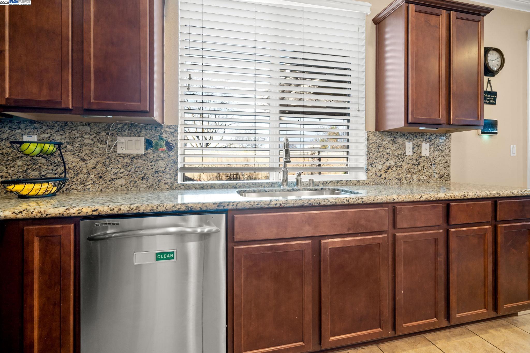 Detail Gallery Image 12 of 37 For 1037 Clear Lake Drive, Oakley,  CA 94561 - 4 Beds | 3 Baths