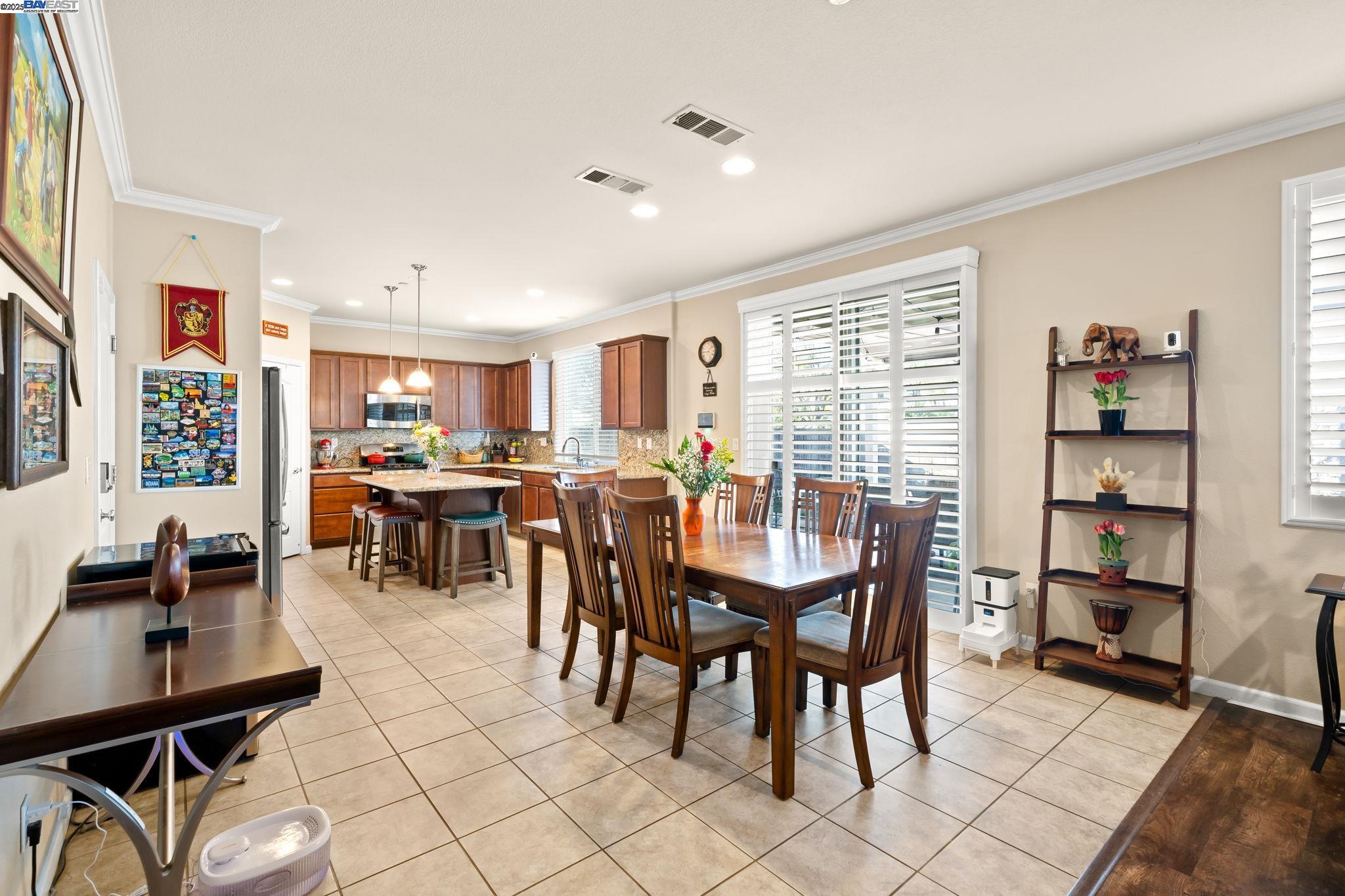 Detail Gallery Image 7 of 37 For 1037 Clear Lake Drive, Oakley,  CA 94561 - 4 Beds | 3 Baths