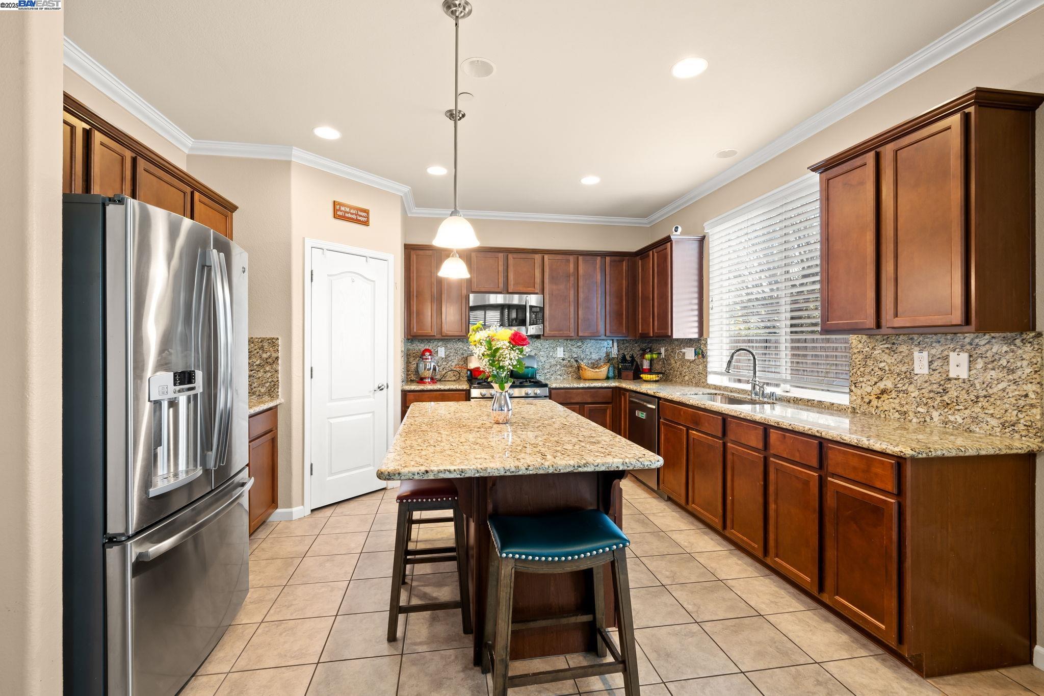 Detail Gallery Image 9 of 37 For 1037 Clear Lake Drive, Oakley,  CA 94561 - 4 Beds | 3 Baths
