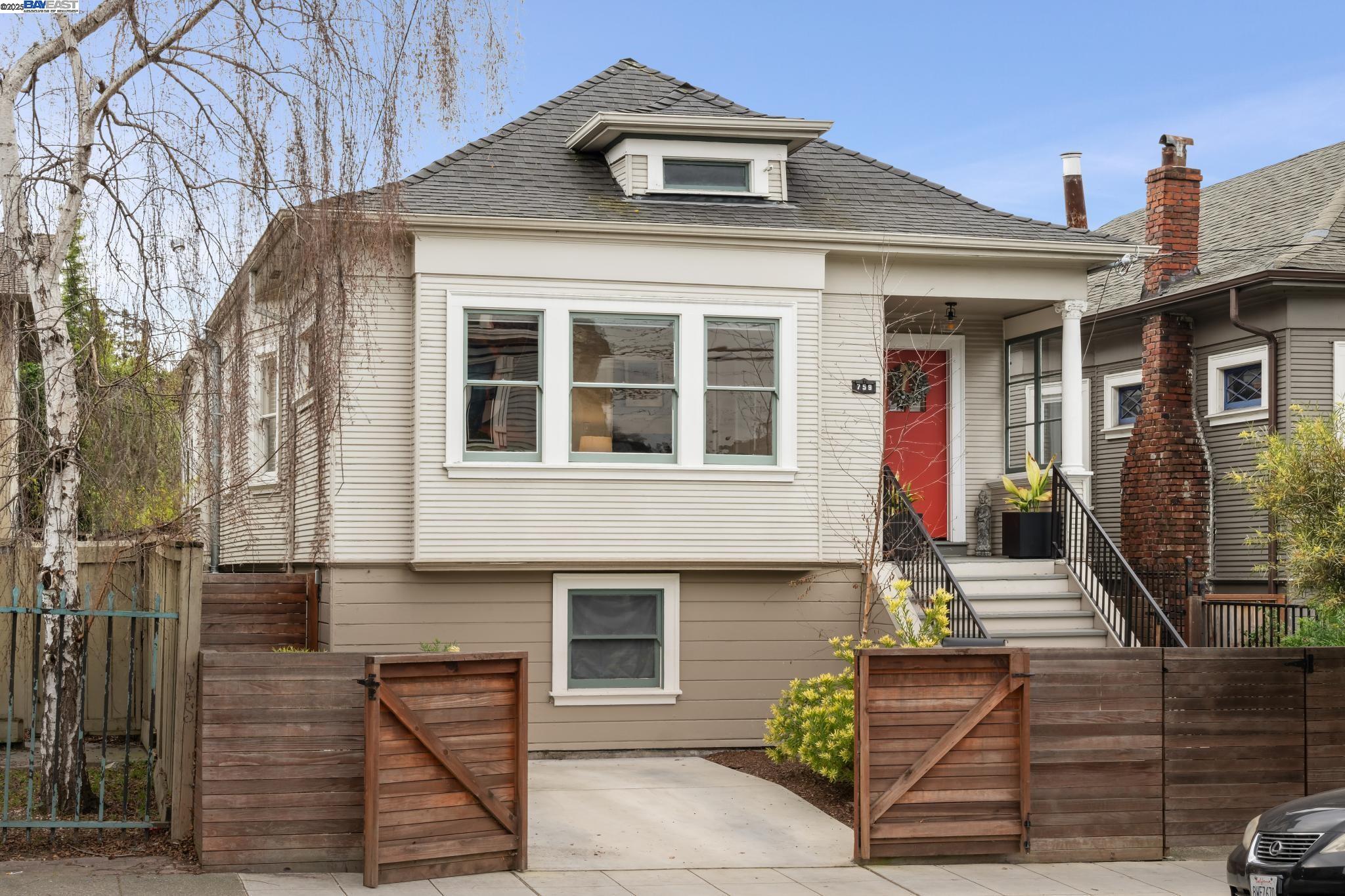 Detail Gallery Image 1 of 1 For 759 Alcatraz Avenue, Oakland,  CA 94609 - 2 Beds | 2 Baths