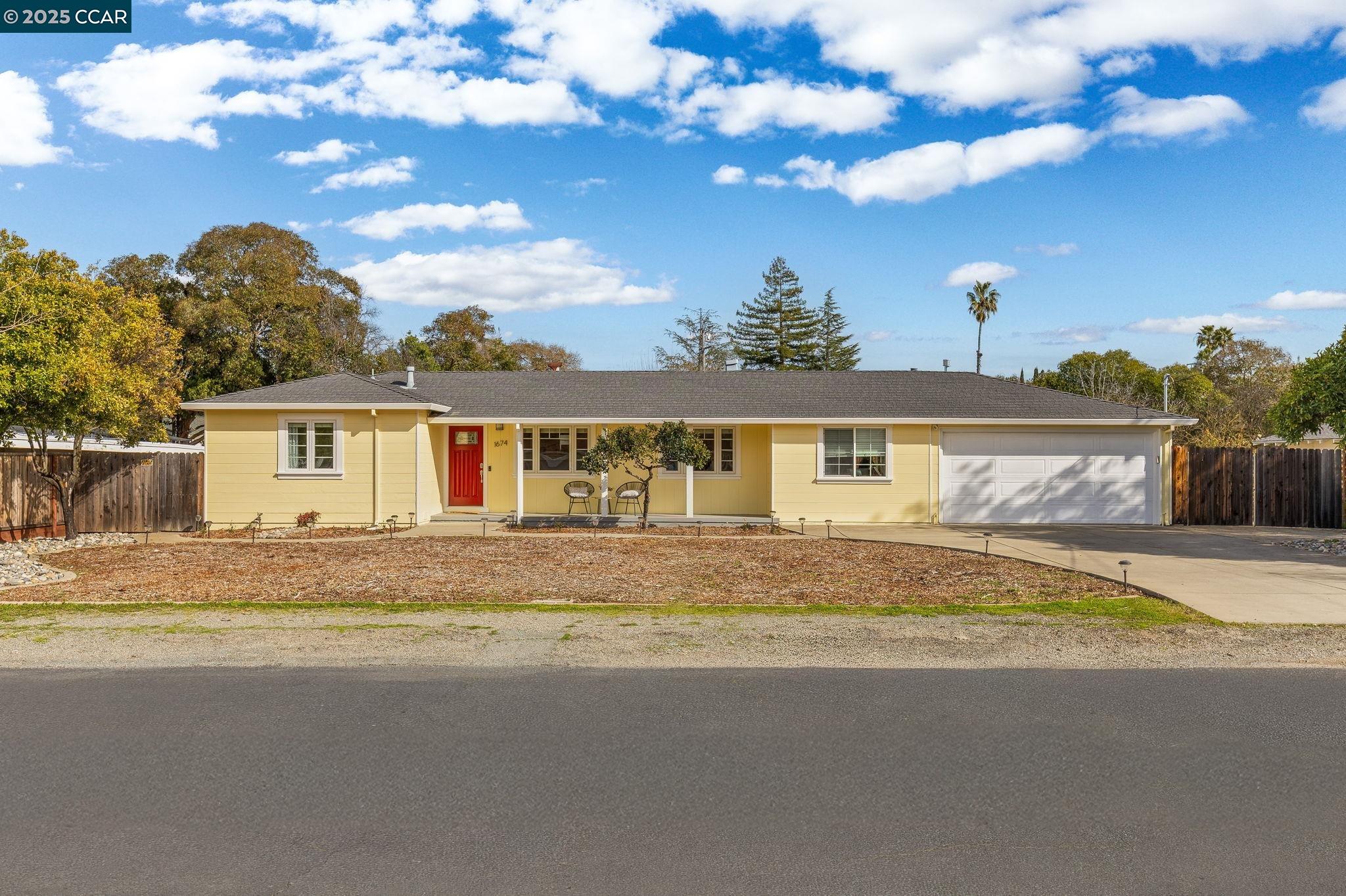 Detail Gallery Image 1 of 1 For 1674 Liana Ln., Concord,  CA 94519 - 3 Beds | 2 Baths