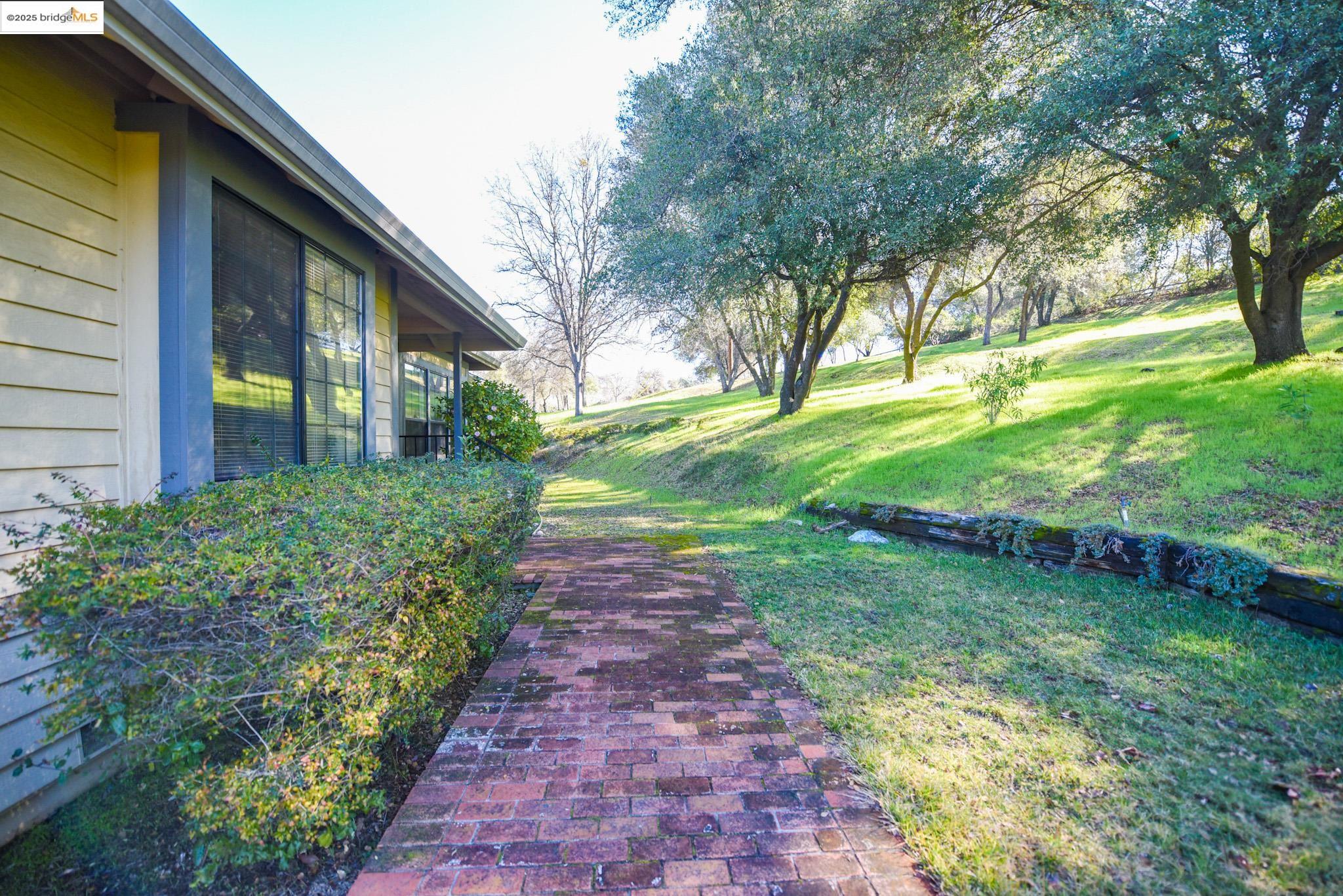 Detail Gallery Image 5 of 52 For 11550 Jennifer Ct., Sonora,  CA 95370-0000 - 4 Beds | 2 Baths