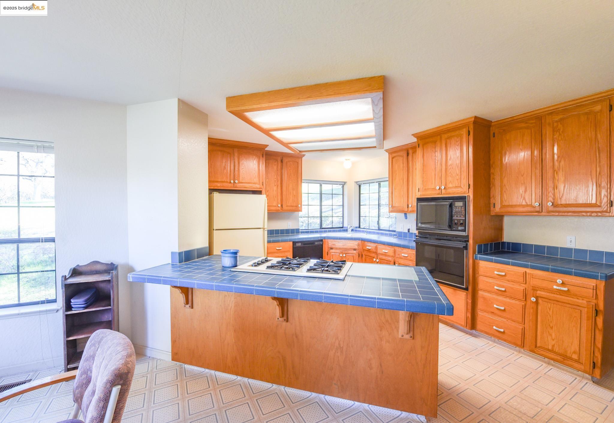 Detail Gallery Image 9 of 52 For 11550 Jennifer Ct., Sonora,  CA 95370-0000 - 4 Beds | 2 Baths