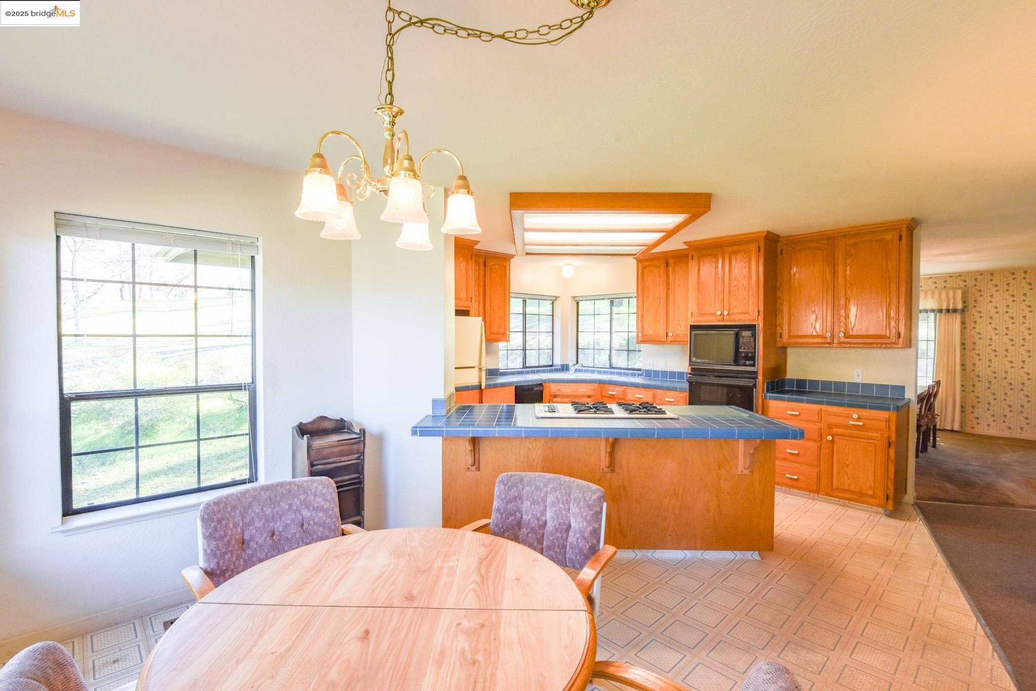 Detail Gallery Image 10 of 52 For 11550 Jennifer Ct., Sonora,  CA 95370-0000 - 4 Beds | 2 Baths