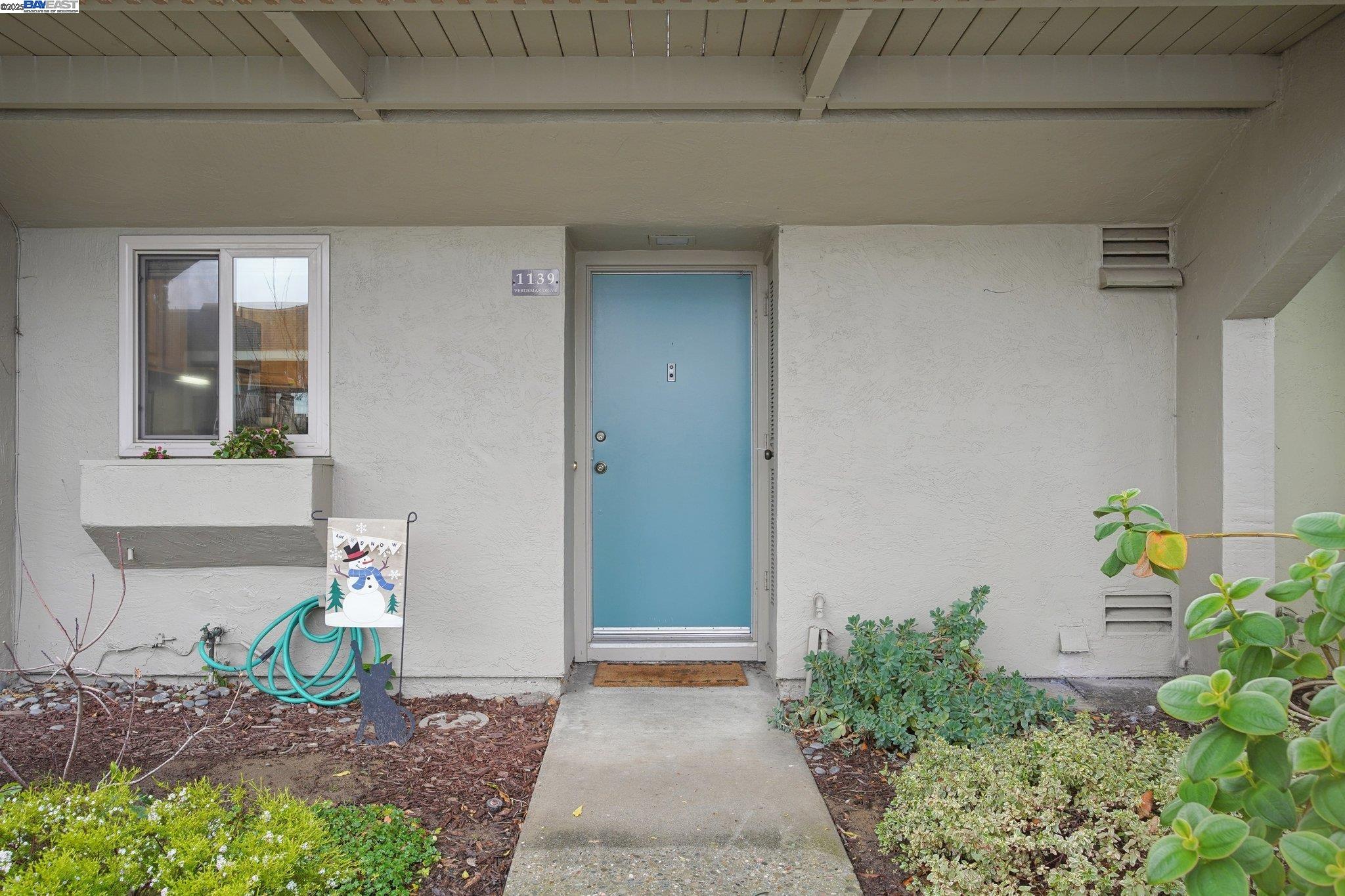 Detail Gallery Image 1 of 1 For 1139 Verdemar Dr, Alameda,  CA 94502 - 3 Beds | 1/1 Baths