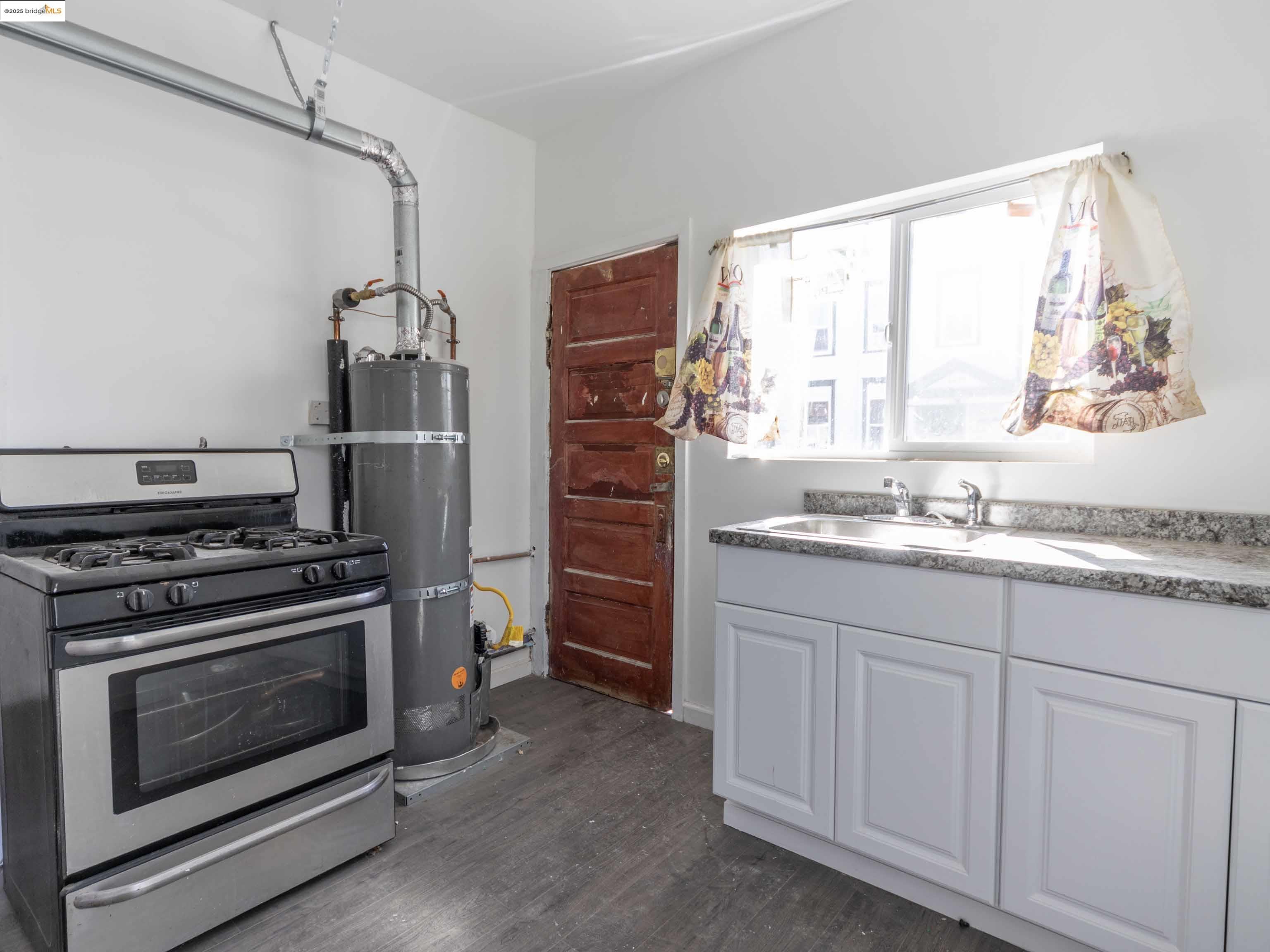 Detail Gallery Image 16 of 20 For 1627 Foothill Blvd, Oakland,  CA 94606 - – Beds | – Baths