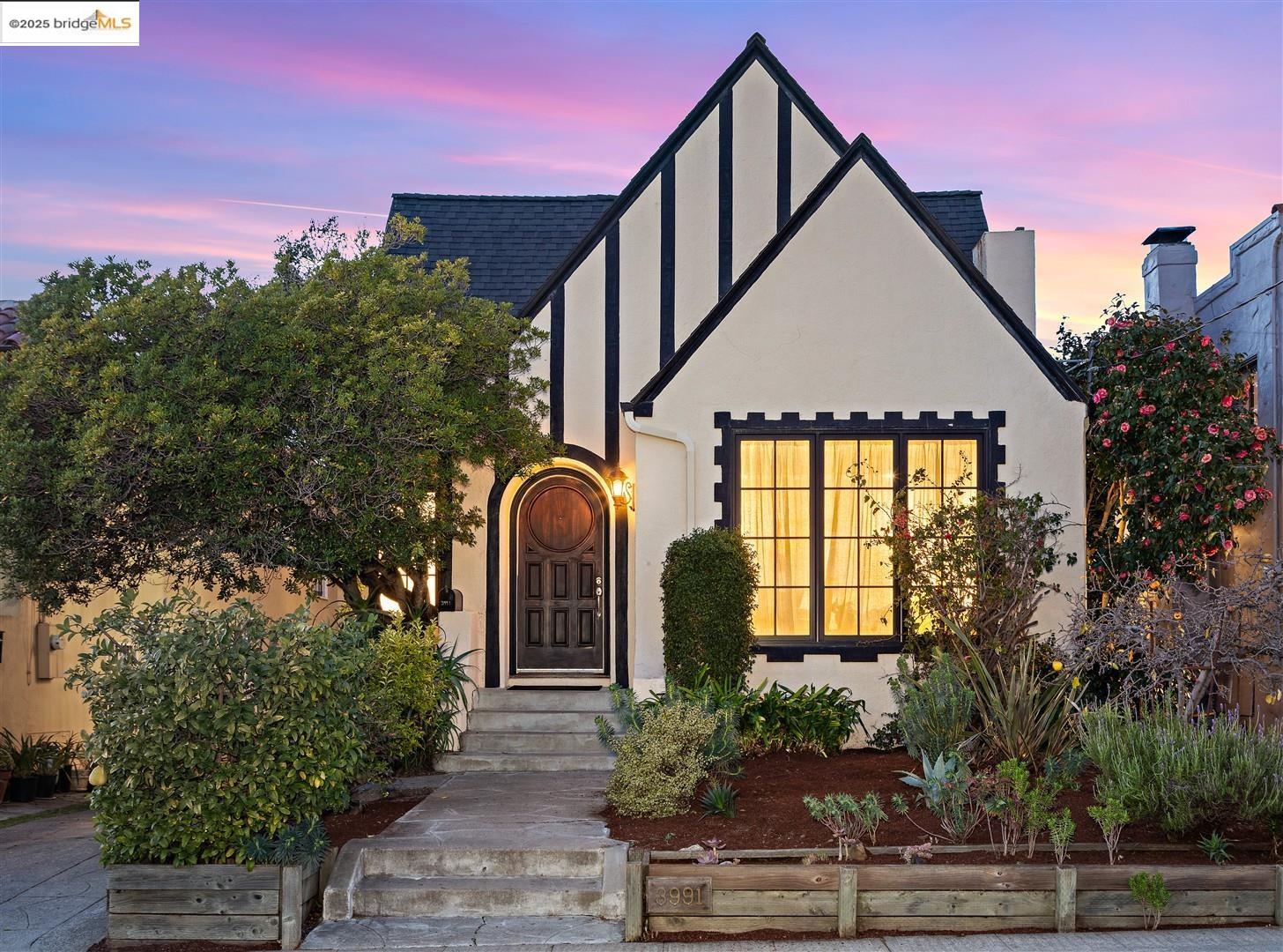 Detail Gallery Image 1 of 1 For 3991 Forest Hill, Oakland,  CA 94602 - 3 Beds | 2 Baths