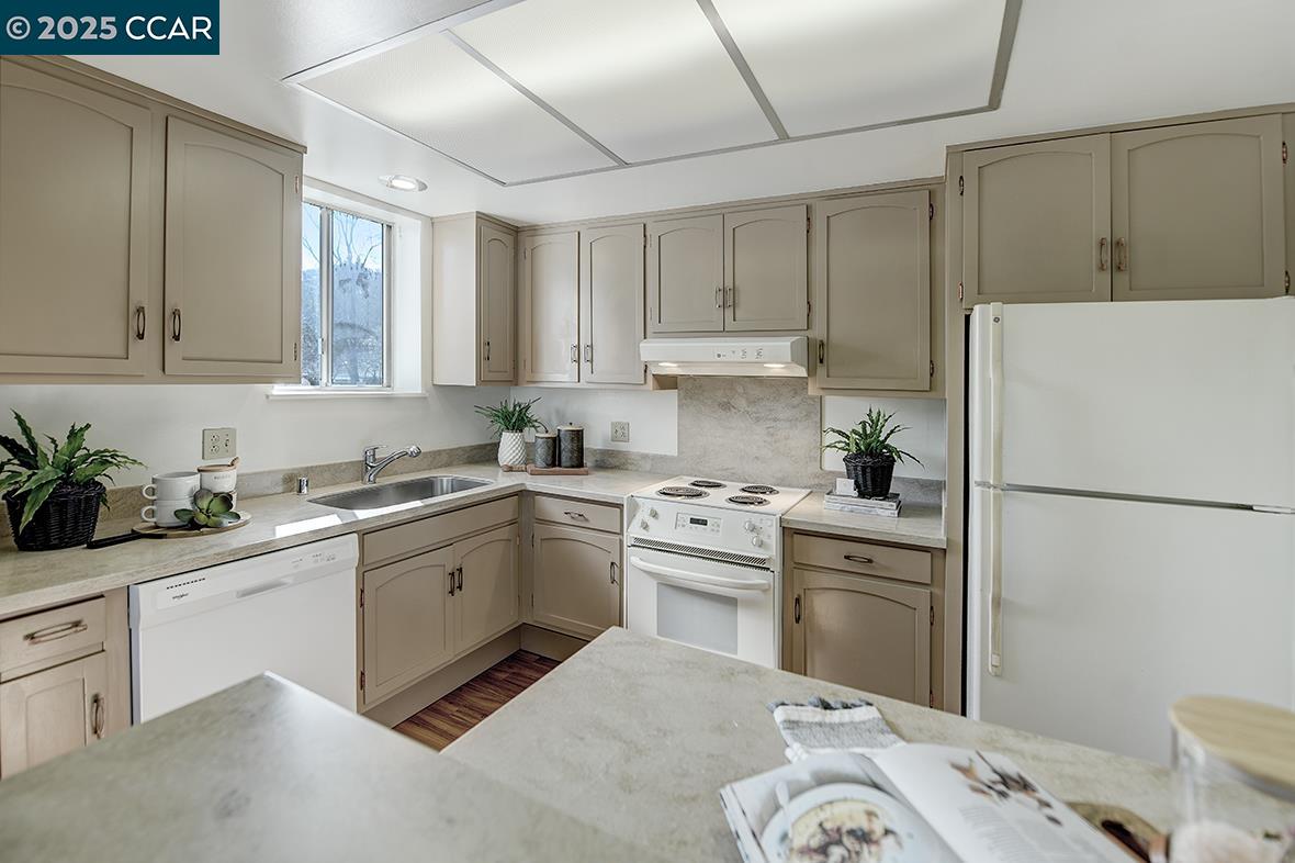 Photo #5: 41085695 Listing 