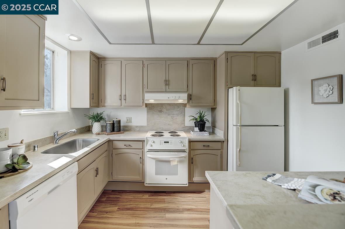 Photo #6: 41085695 Listing 