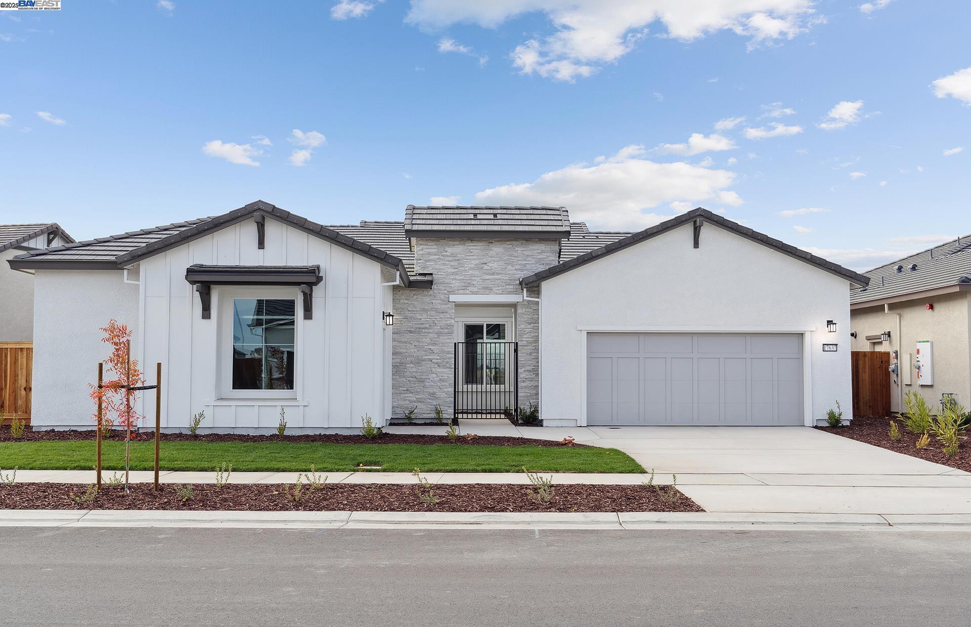 Detail Gallery Image 1 of 11 For 17637 Brightwood Avenue, Lathrop,  CA 95330 - 3 Beds | 3 Baths