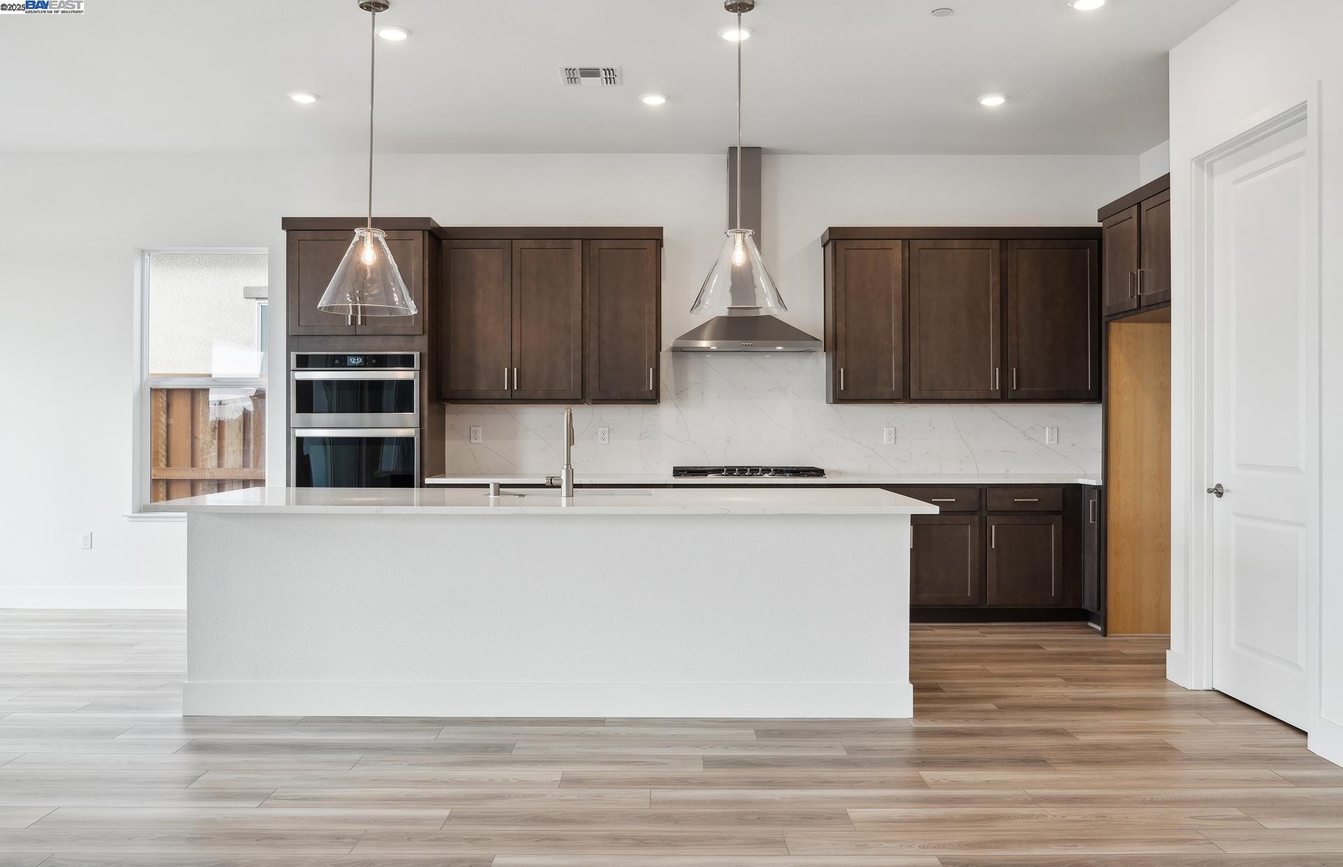Detail Gallery Image 6 of 11 For 17637 Brightwood Avenue, Lathrop,  CA 95330 - 3 Beds | 3 Baths