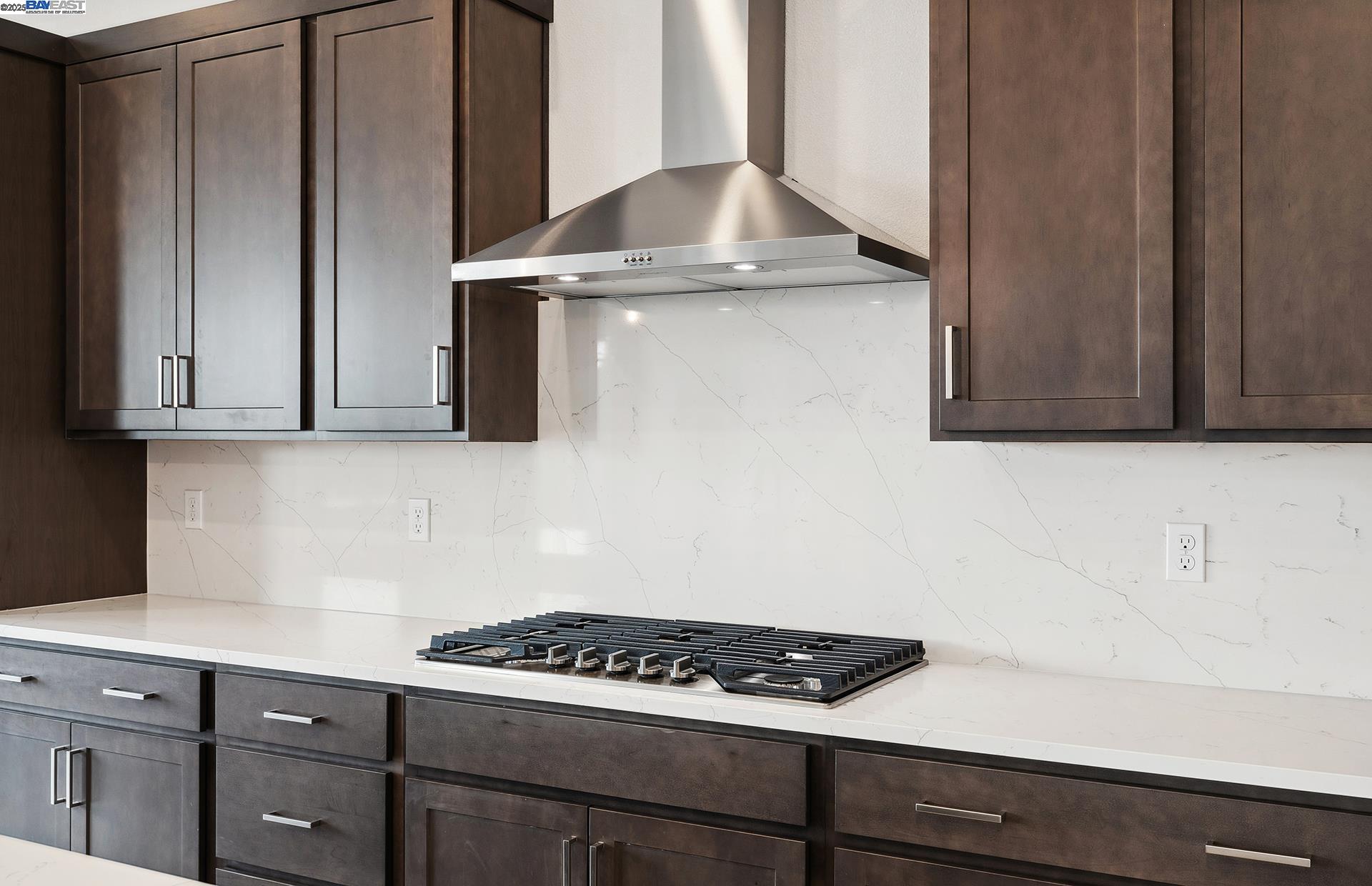 Detail Gallery Image 7 of 11 For 17637 Brightwood Avenue, Lathrop,  CA 95330 - 3 Beds | 3 Baths