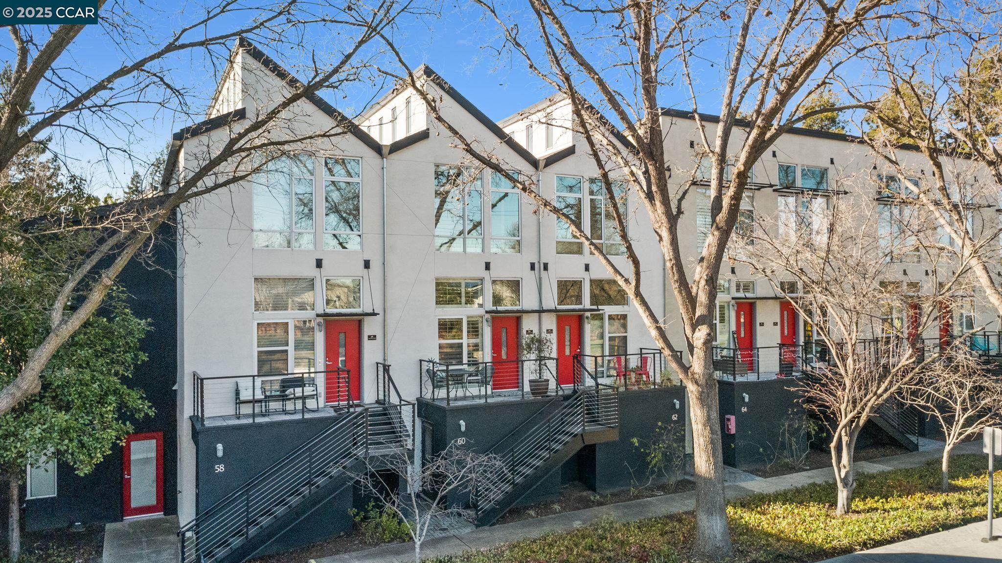 Detail Gallery Image 1 of 1 For 60 Iron Horse Ln, Walnut Creek,  CA 94597 - 1 Beds | 2 Baths