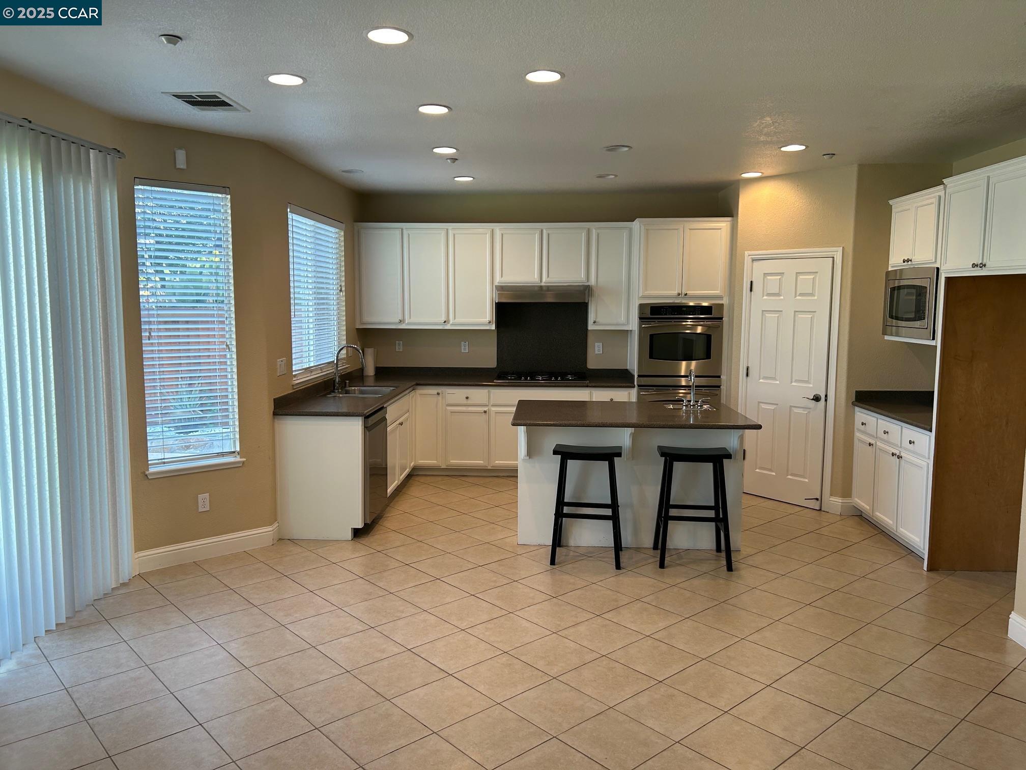 Detail Gallery Image 11 of 40 For 1849 Alexander Way, Brentwood,  CA 94513 - 5 Beds | 4/1 Baths