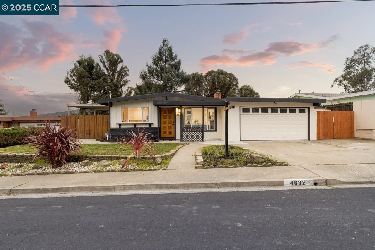 Detail Gallery Image 1 of 1 For 4630 Whitesands Ct, El Sobrante,  CA 94803 - 3 Beds | 2 Baths