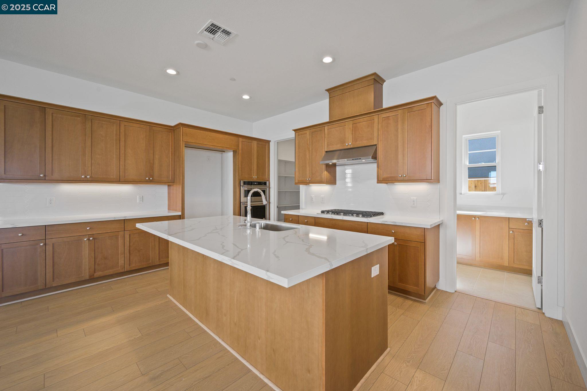 Detail Gallery Image 4 of 41 For 2913 Ella Way, Tracy,  CA 95377 - 2 Beds | 2 Baths