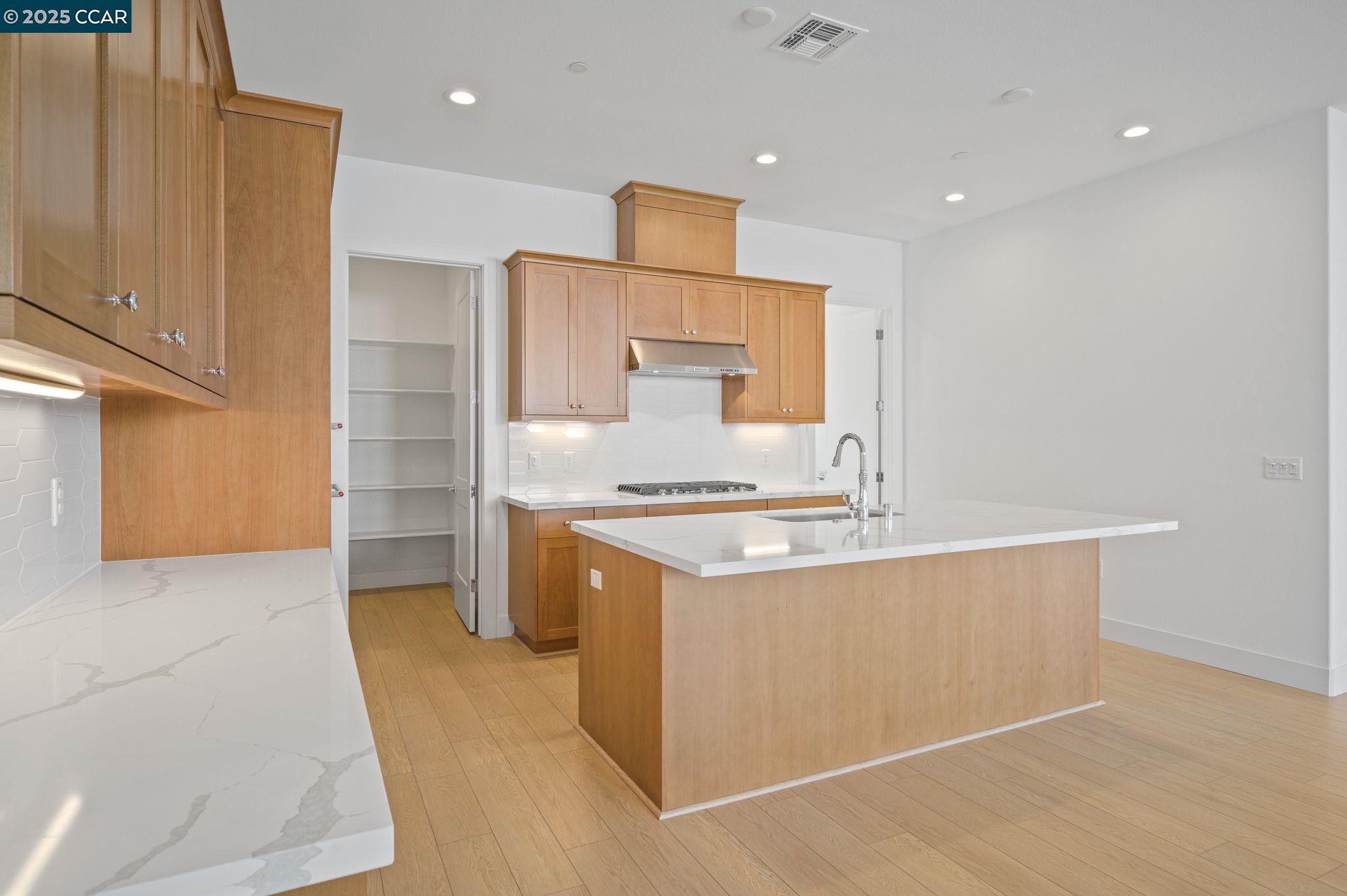 Detail Gallery Image 5 of 41 For 2913 Ella Way, Tracy,  CA 95377 - 2 Beds | 2 Baths