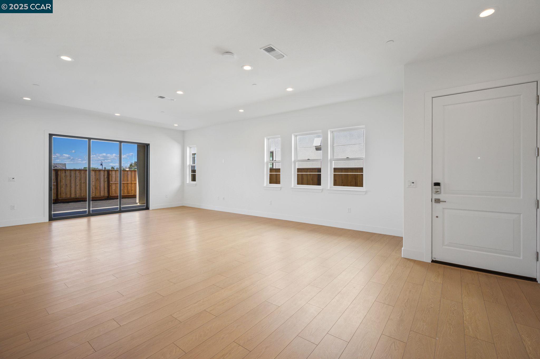 Detail Gallery Image 9 of 41 For 2913 Ella Way, Tracy,  CA 95377 - 2 Beds | 2 Baths