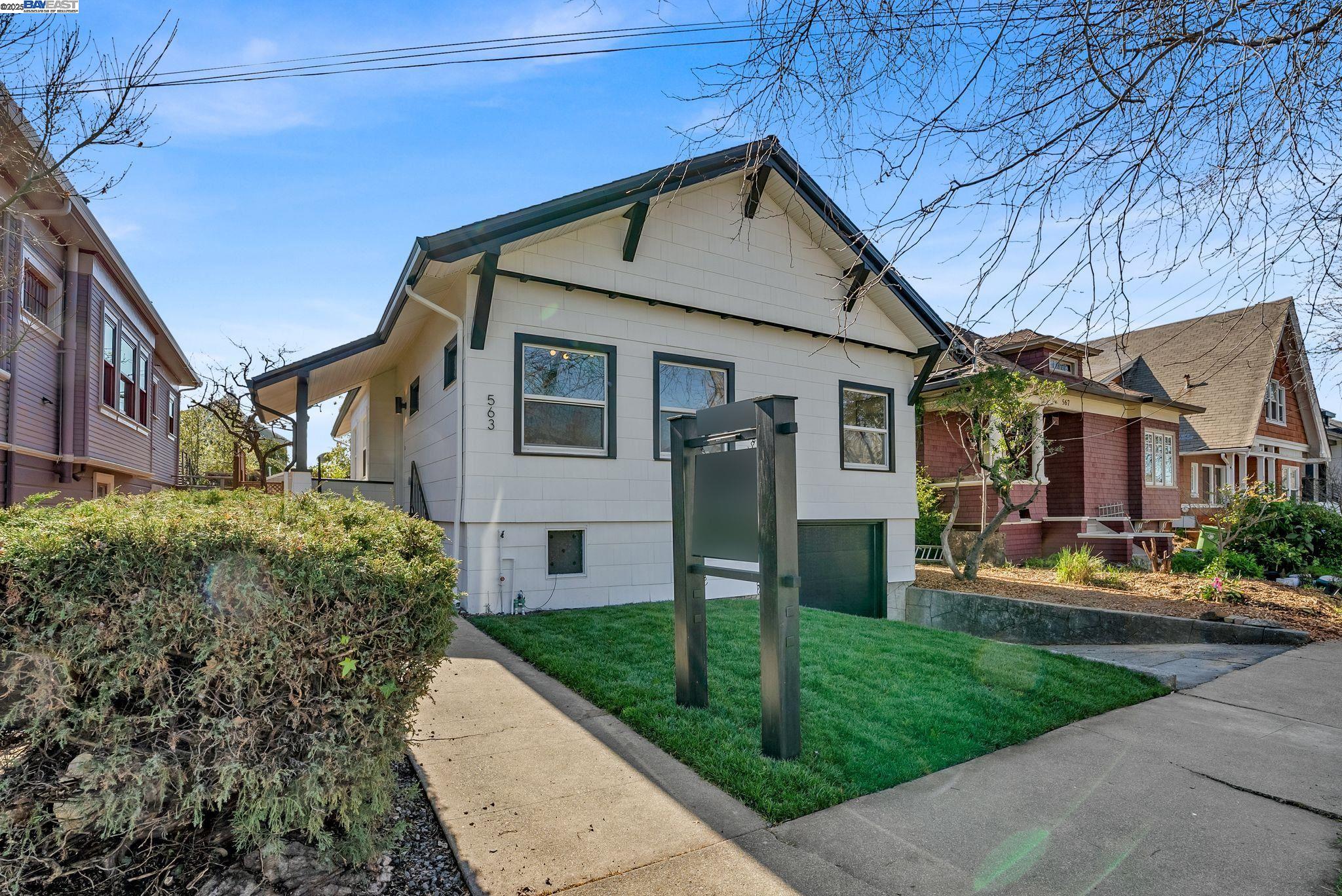 Detail Gallery Image 1 of 1 For 563 62nd St, Oakland,  CA 94609 - 3 Beds | 2 Baths