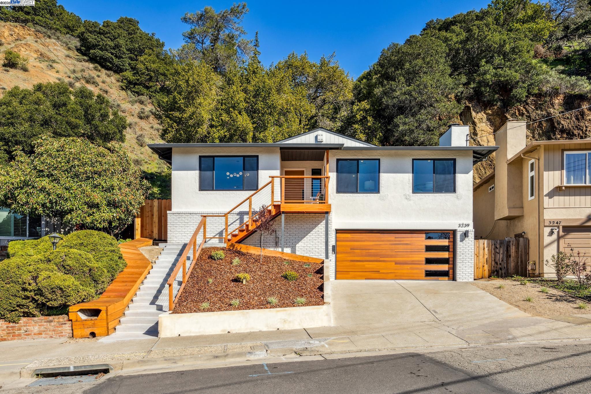 Detail Gallery Image 1 of 1 For 3239 Revere Ave, Oakland,  CA 94605 - 3 Beds | 2 Baths