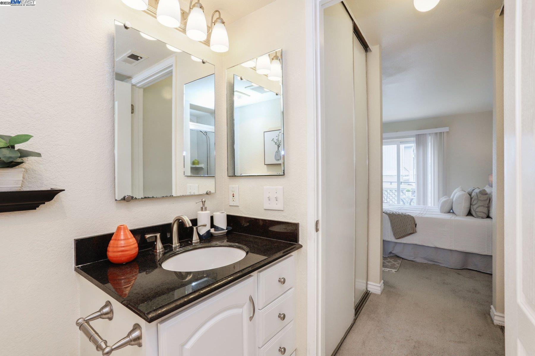 Detail Gallery Image 11 of 22 For 37090 Penzance Cmn, Fremont,  CA 94536 - 2 Beds | 2 Baths