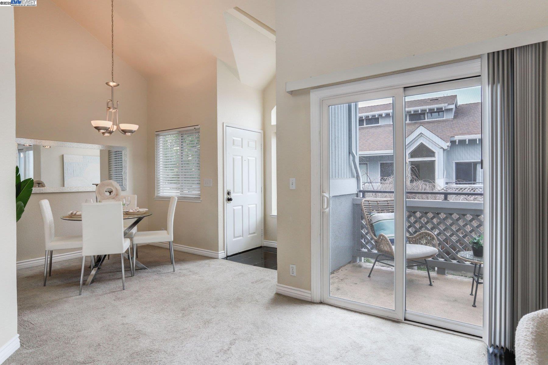 Detail Gallery Image 4 of 22 For 37090 Penzance Cmn, Fremont,  CA 94536 - 2 Beds | 2 Baths