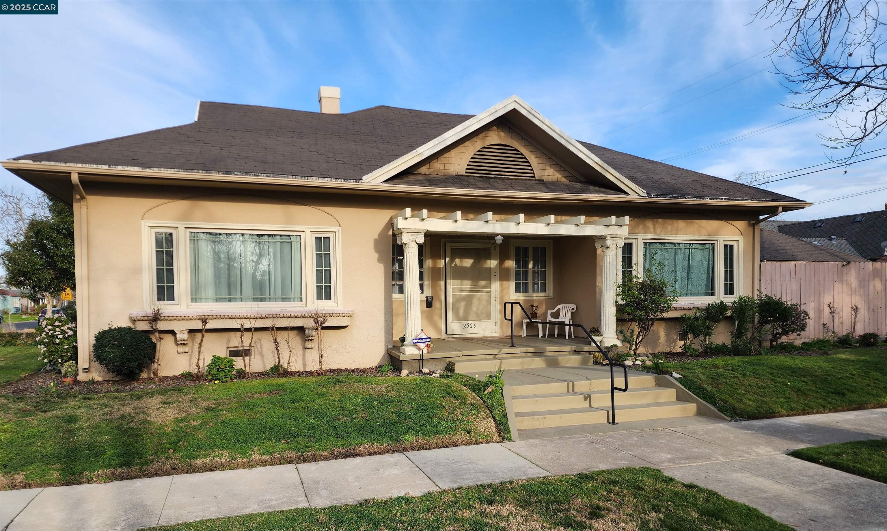 Detail Gallery Image 1 of 1 For 2526 Dwight Way, Stockton,  CA 95204 - 2 Beds | 1 Baths