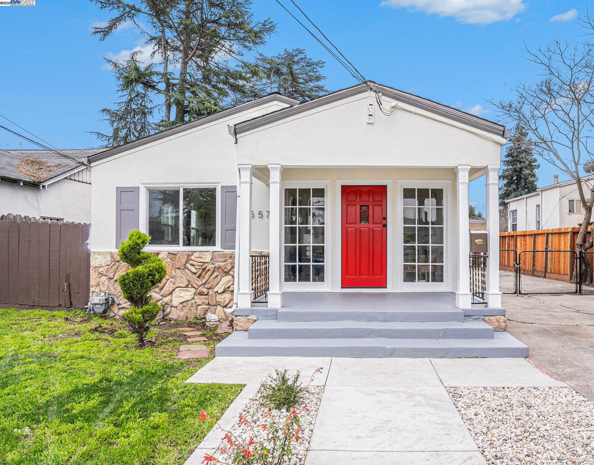 Detail Gallery Image 1 of 1 For 557 Durant Ave, San Leandro,  CA 94577 - 2 Beds | 1 Baths