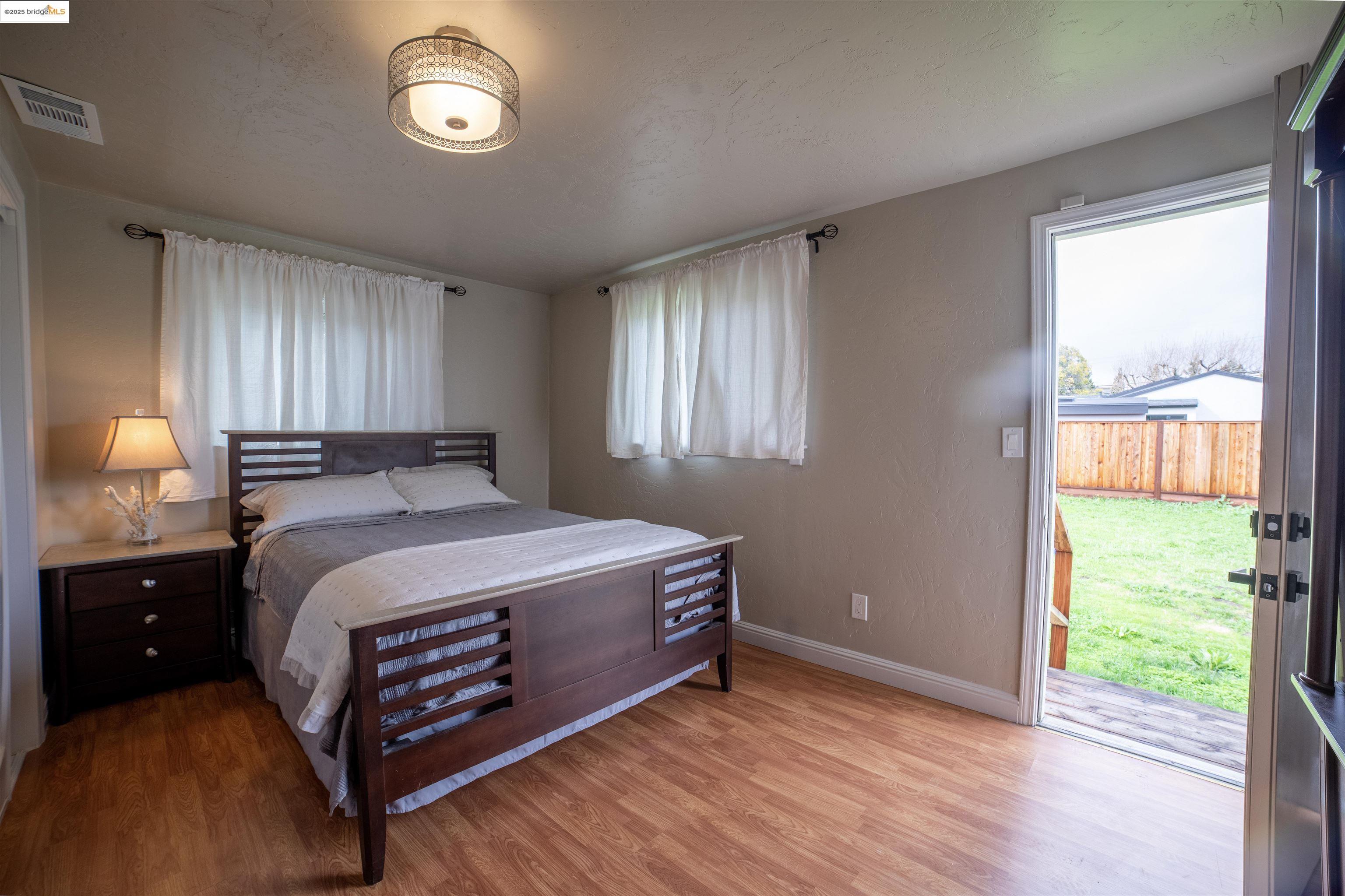 property-img