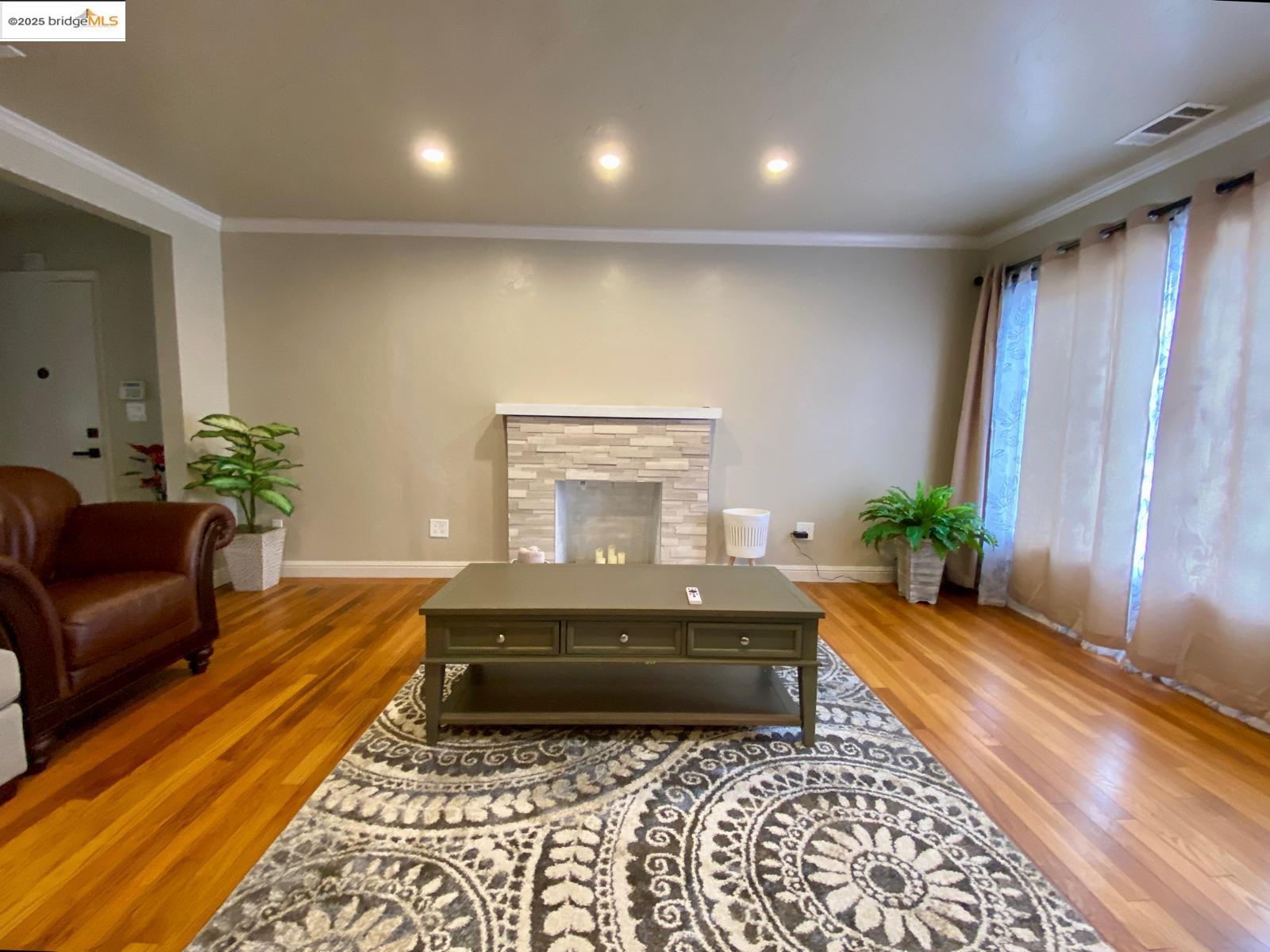 property-img