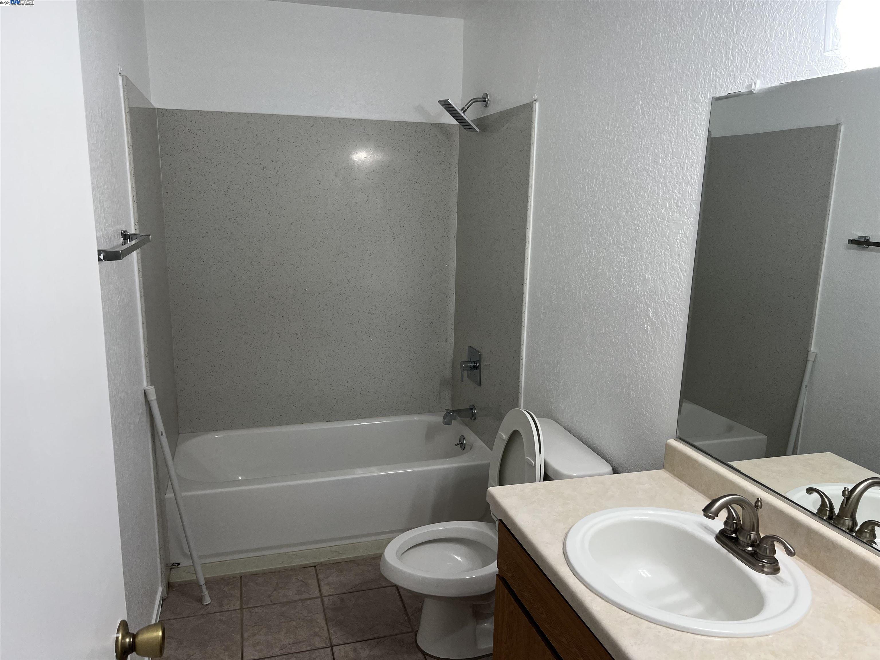 Detail Gallery Image 11 of 14 For 1015 W 9th #6,  Tracy,  CA 95376 - 2 Beds | 1/1 Baths