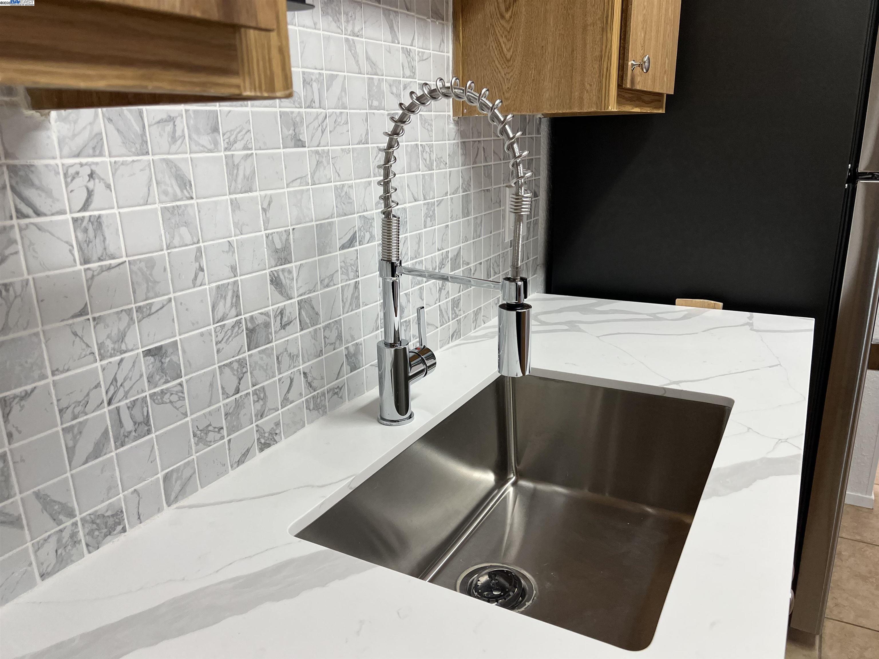 Detail Gallery Image 8 of 14 For 1015 W 9th #6,  Tracy,  CA 95376 - 2 Beds | 1/1 Baths