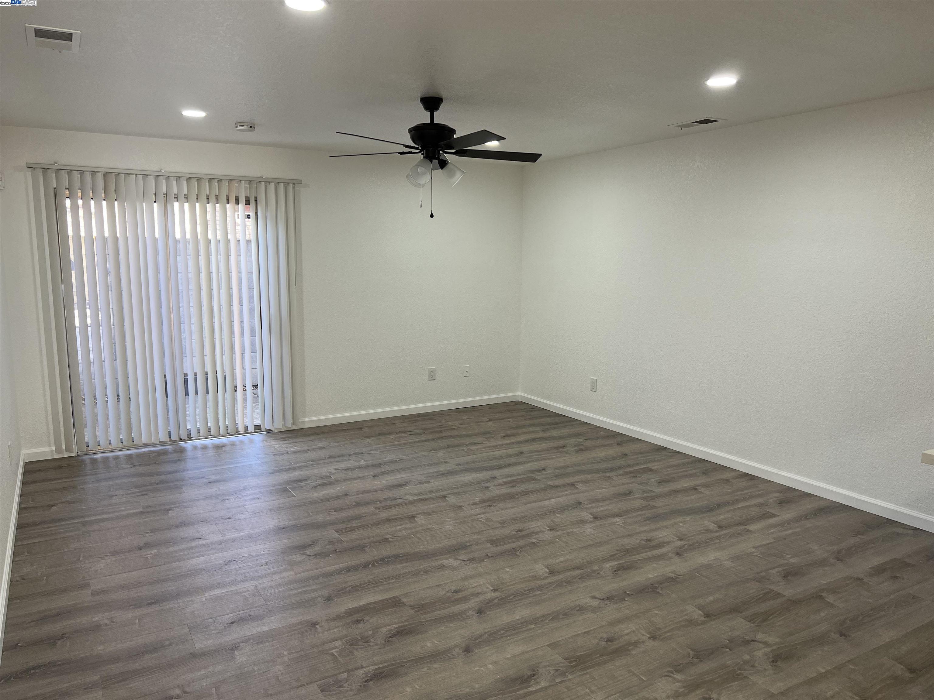 Detail Gallery Image 9 of 14 For 1015 W 9th #6,  Tracy,  CA 95376 - 2 Beds | 1/1 Baths