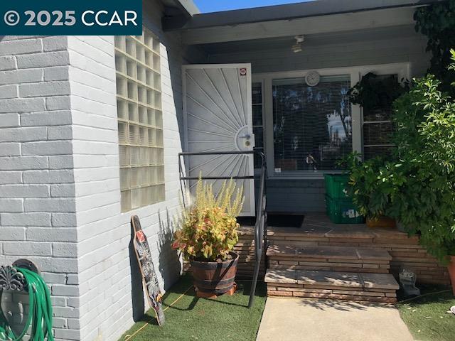 Detail Gallery Image 2 of 16 For 4 Wygal Dr, Martinez,  CA 94553 - 3 Beds | 1/1 Baths