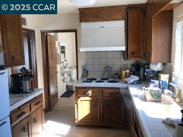 Detail Gallery Image 13 of 16 For 4 Wygal Dr, Martinez,  CA 94553 - 3 Beds | 1/1 Baths