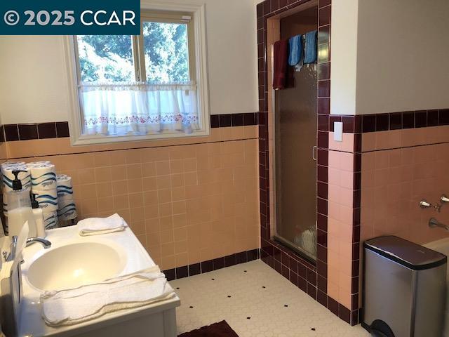 Detail Gallery Image 6 of 16 For 4 Wygal Dr, Martinez,  CA 94553 - 3 Beds | 1/1 Baths