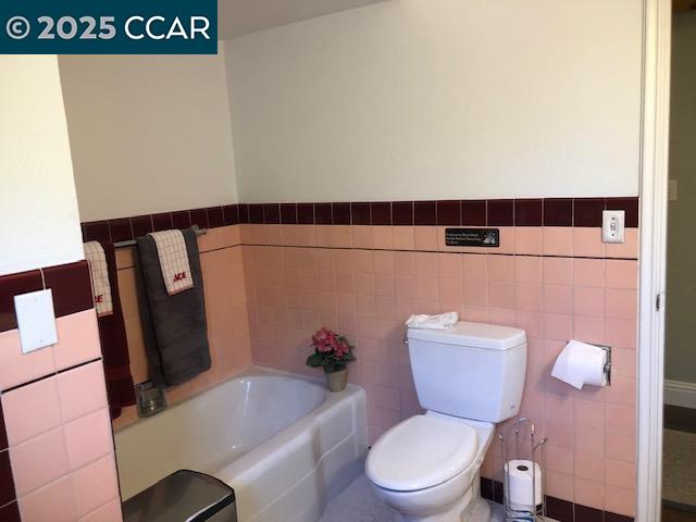 Detail Gallery Image 7 of 16 For 4 Wygal Dr, Martinez,  CA 94553 - 3 Beds | 1/1 Baths