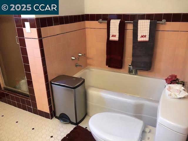 Detail Gallery Image 8 of 16 For 4 Wygal Dr, Martinez,  CA 94553 - 3 Beds | 1/1 Baths