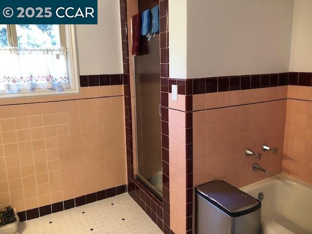 Detail Gallery Image 9 of 16 For 4 Wygal Dr, Martinez,  CA 94553 - 3 Beds | 1/1 Baths