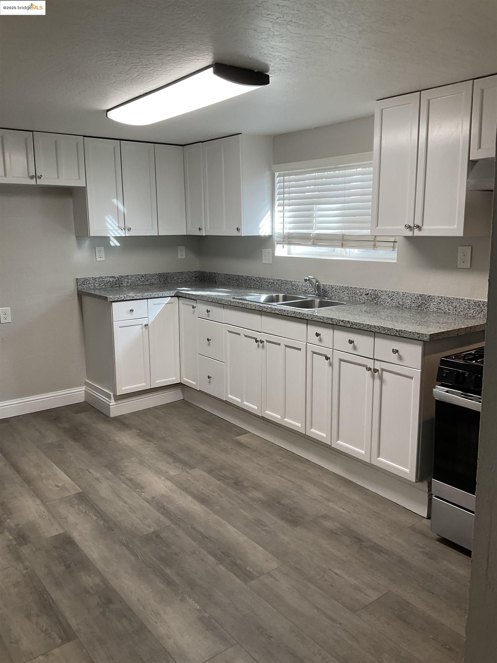 Detail Gallery Image 3 of 7 For 619 W 17th St. #B,  Antioch,  CA 94509 - 3 Beds | 1 Baths